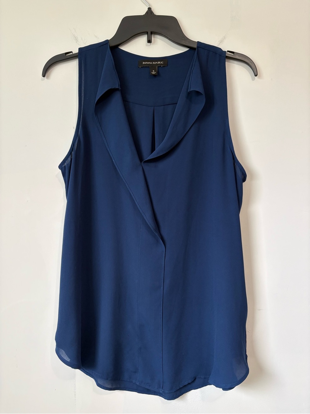 Banana Republic Navy Sleeveless Draped V-Neck Camisole